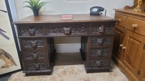 Stunning victorian carved oak - stunning,