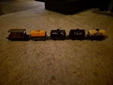 Hornby Thomas The Tank Engine Milk and Tar Tanker Set