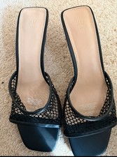Ladies kitten heels black