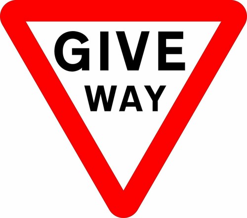 Give way traffic - to, major