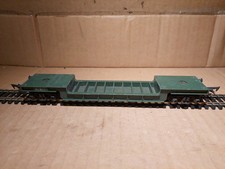 Triang R118 Bogie Well Wagon in grey, 00 gauge