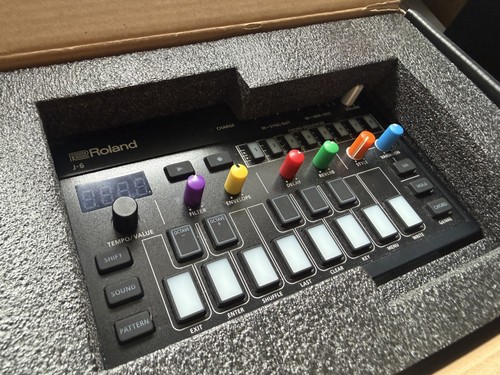 Roland chord synthesizer - j-6,