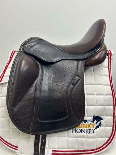 Chunky monkey dressage saddle