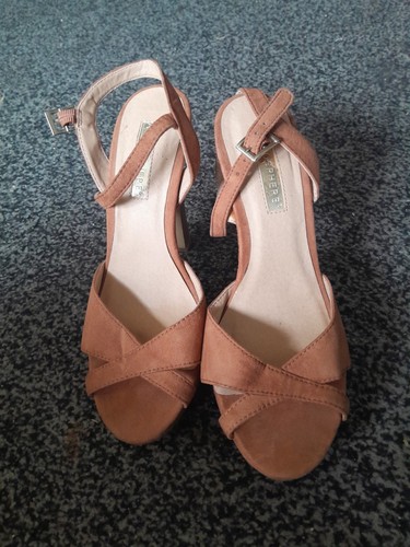Women size high heel shoes - 4,