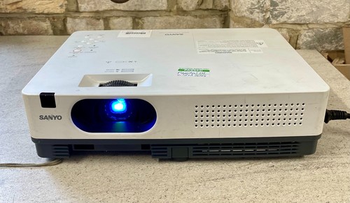Sanyo plc xw200 xga - plc-xw200, projector
