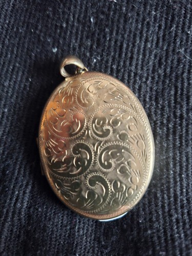 Carat gold locket engraved - locket,