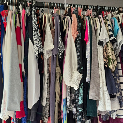 Mixed sized clothing - clothing, lot