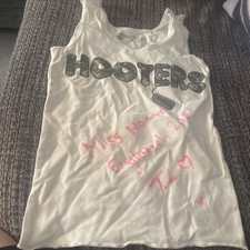 Hooters we salute our troops Uk Shirt/top