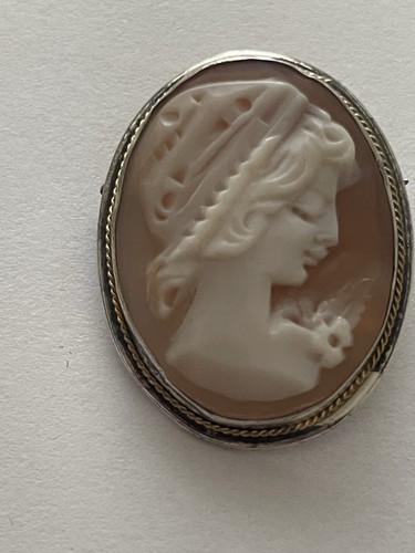 Vintage cameo pendant brooch - cameo,