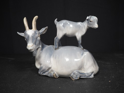 Goat with kid figurine royal - kid,