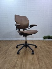 ⭐ Humanscale Freedom Ergonomic Office Chair – Brown Faux Leather – Refurbished