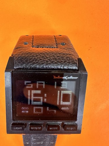 Black dice quartz digital - black, 50m