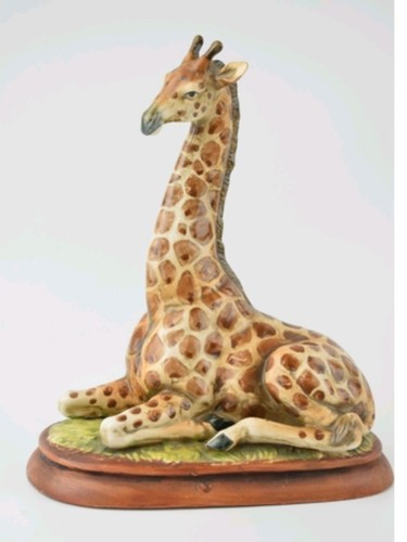 Sitzendorf giraffe seated - sitzendorf,