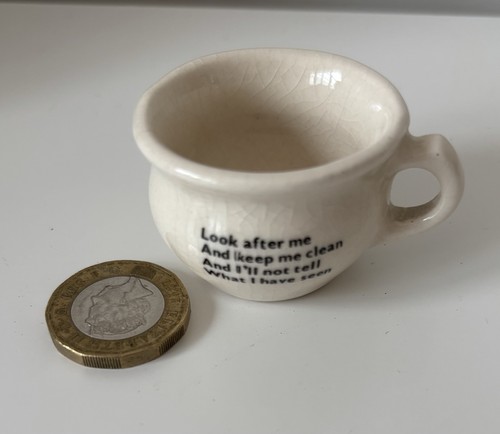 Novelty chamber pot with - pot, eye