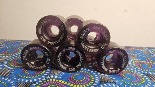 Medallion roller skate dance - medallion,