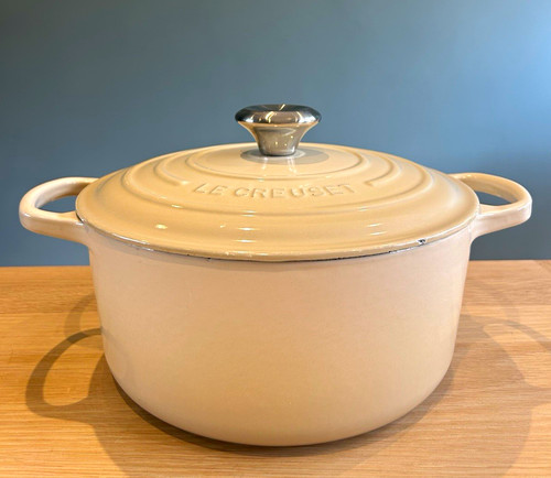 Creuset signature cast iron - le,