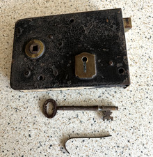 Old / vintage door lock. Needs