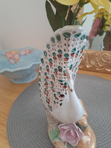 Unusal peacock vase - v,