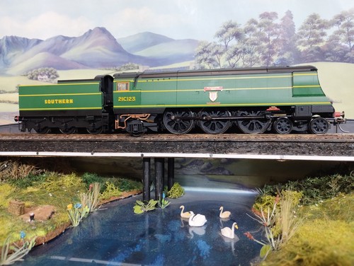Hornby r2219 green - hornby,