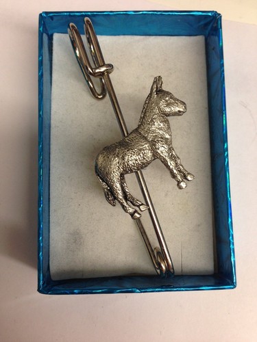Donkey e07 horse kilt pin - horse,