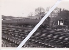 emu 2076 at Guildford 23/1/1965, photograph
