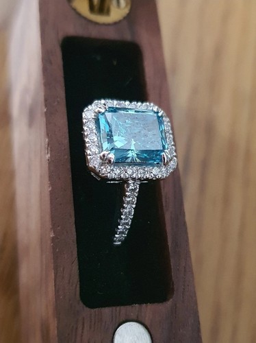18ct white gold intense - white, blue