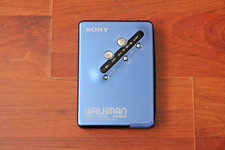 SONY WALKMAN WM-EX674 CASSETTE PLAYER, (UNTESTED).