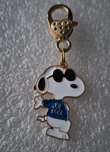 Snoopy enamel charm - snoopy, charm.