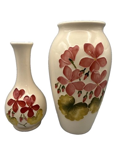 Moorcroft pottery geranium bud - pottery,