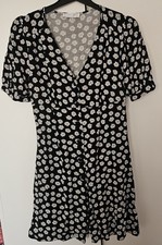 Womens Black & White Floral