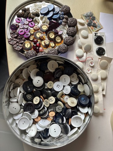 Biscuit tin full - full, of
