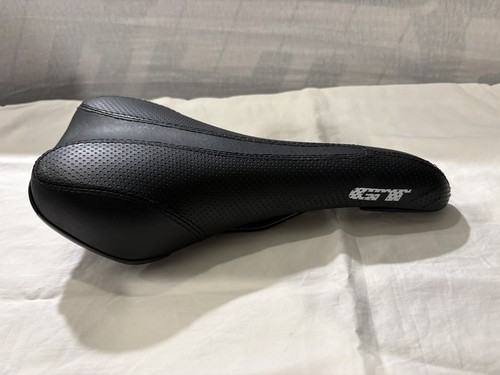 New vintage bike - new, seat