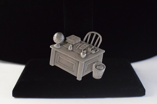 Vtg signed brooch jonette - signed,