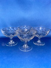 4 x CLEAR GLASS CHAMPAGNE SAUCER / COUPE GLASSES WITH DIAMOND CUT DESIGN BOWLS