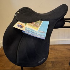 17 1/2” BNWT Wintec Wide Lite D’Lux Black Cob Saddle Adjustable