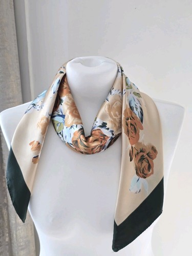 Large champagne floral square - large,