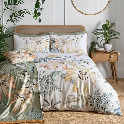 Foliage delicate floral duvet - floral,