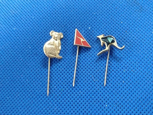 Qantas airlines pin badge plus - airlines,