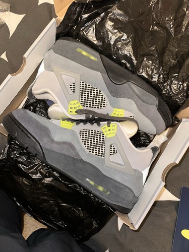 Size uk9 jordan - uk9.5,