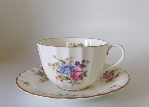 Royal worcester roanoke - worcester, cream