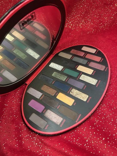 Kat von fetish eyeshadow - kat,