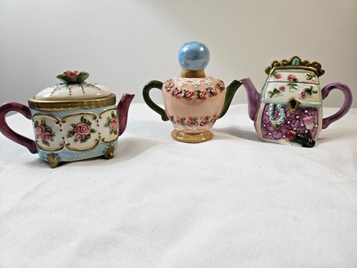 Whismiscal miniature tea pots