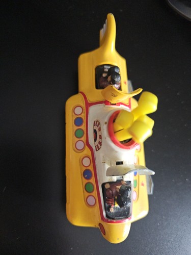 Corgi 803 the beatles yellow - 803,
