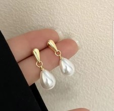 Elegant Gold and Pearl Drop