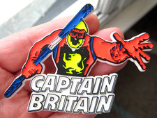 CAPTAIN BRITAIN British MARVEL COMICS vintage 1976 stunning promotion pin BADGE