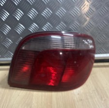 1999 - 2005 TOYOTA YARIS MK1. REAR LIGHT BRAKE LAMP DRIVERS SIDE OSR. 52-005