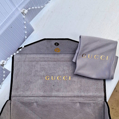 Gucci triangular glasses case - gucci,