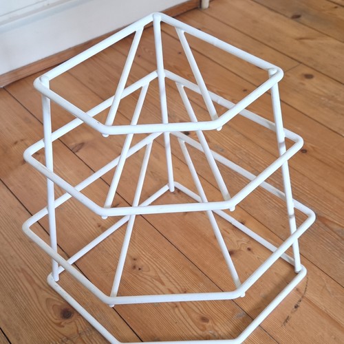 White metal tier corner - white,