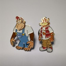 2x Vintage Haven pin badges