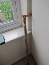 Vintage carved lovely wood  Walking Stick Hiking With 28 Metal Badges